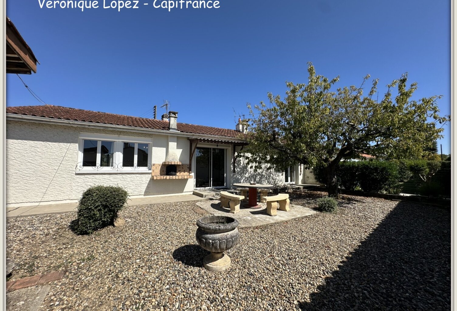 Le Passage, maison de plain-pied de 93m² avec garage, jardin et abri en dur — photo 1