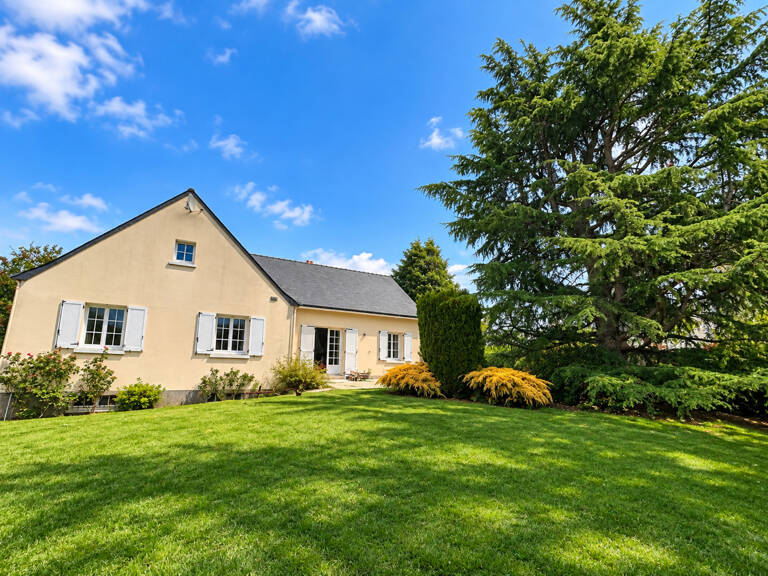 A VENDRE - MAISON DE PLAIN-PIED À AVRILLE (49) — photo 1