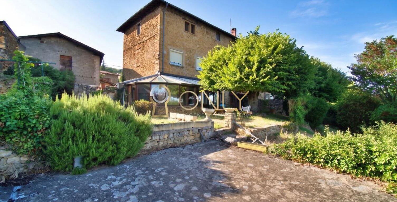 Poleymieux au Mont d'Or - Maison de caractère - 176 M² -  Dépendances - A rénover — photo 1