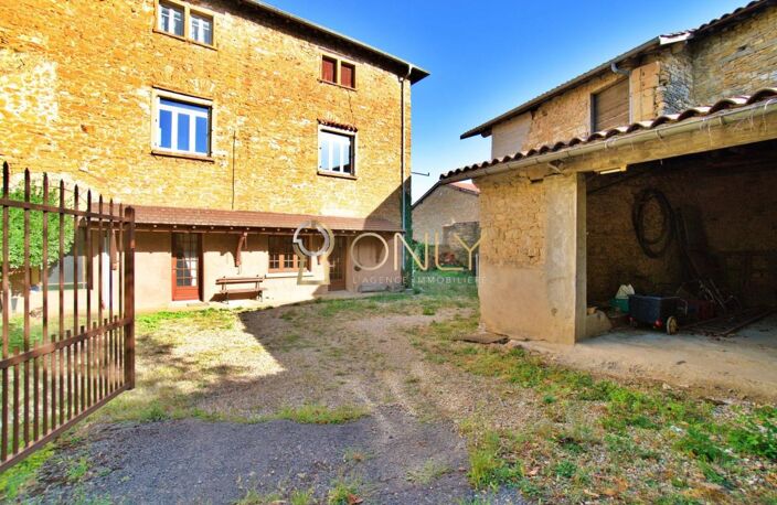 Poleymieux au Mont d'Or - Maison de caractère - 176 M² -  Dépendances - A rénover — photo 3