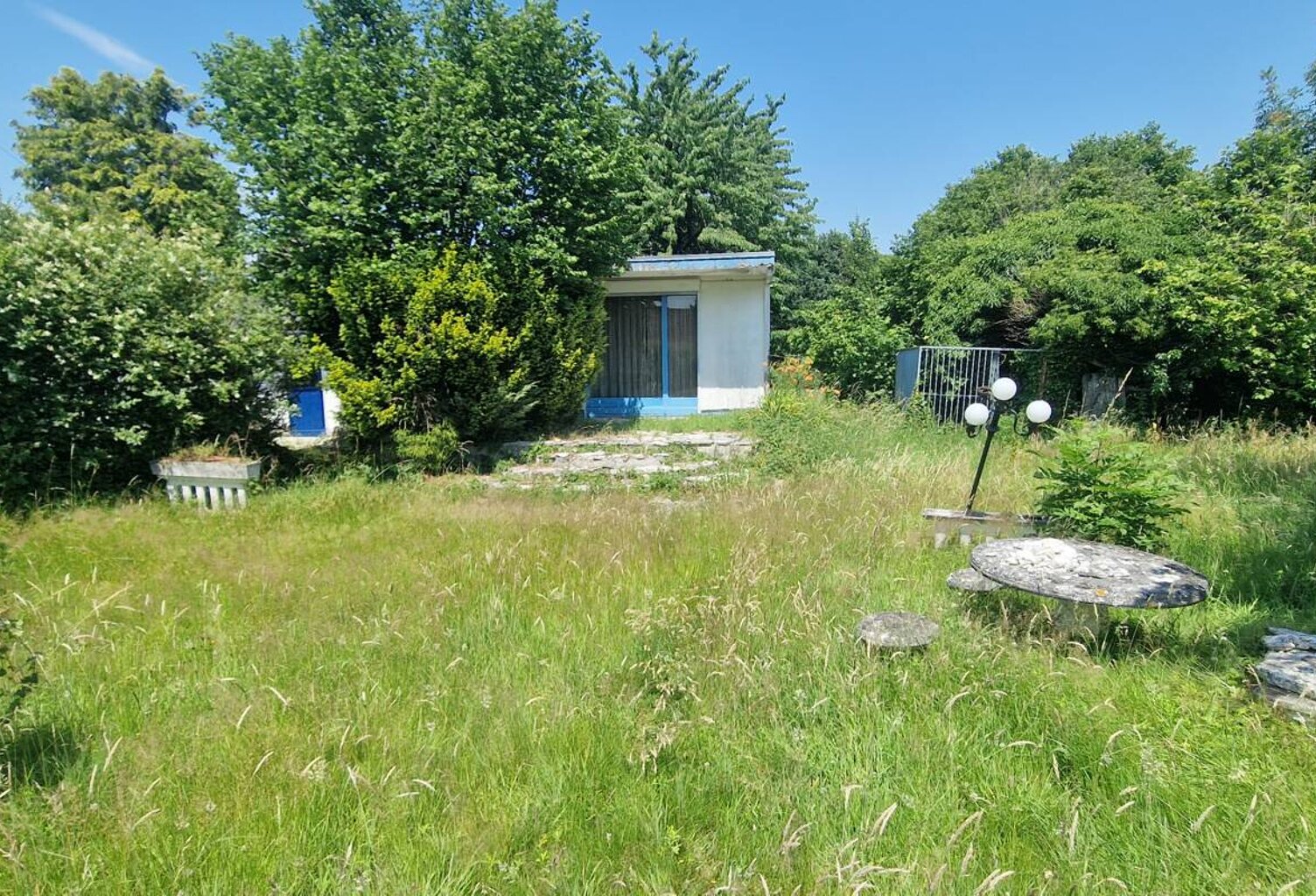 Terrain de 855 m2 avec maison de 45 m² et garage — photo 1