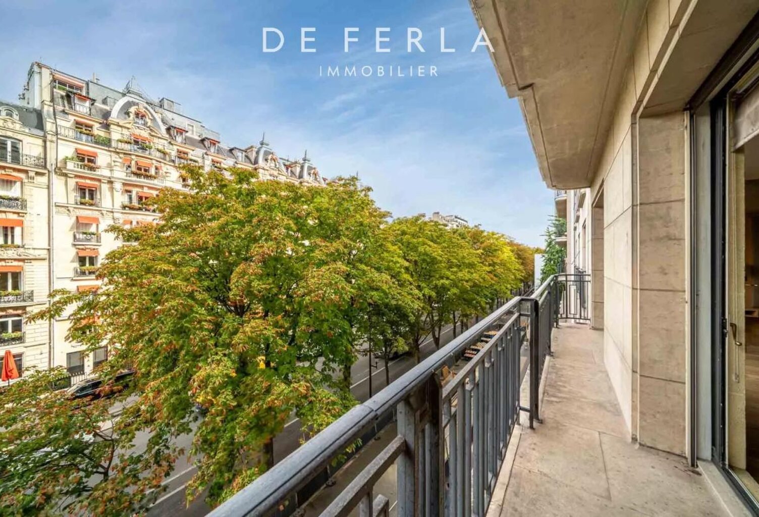 PARIS VIII - Avenue Montaigne - Appartement avec balcon et vue dégagée — photo 1