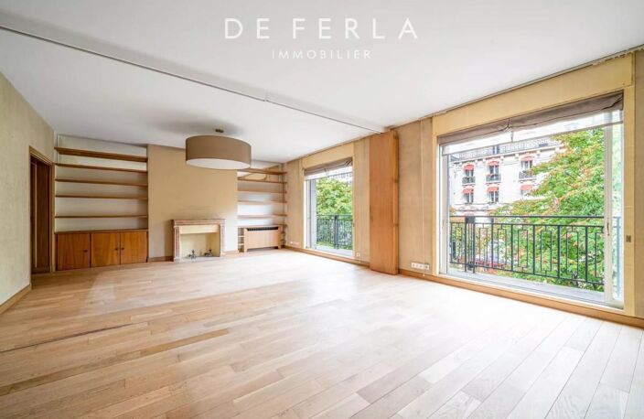 PARIS VIII - Avenue Montaigne - Appartement avec balcon et vue dégagée — photo 3