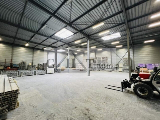 LOCAL D'ACTIVITÉS DE 960 M² À LOUER À CHELLES — photo du bien