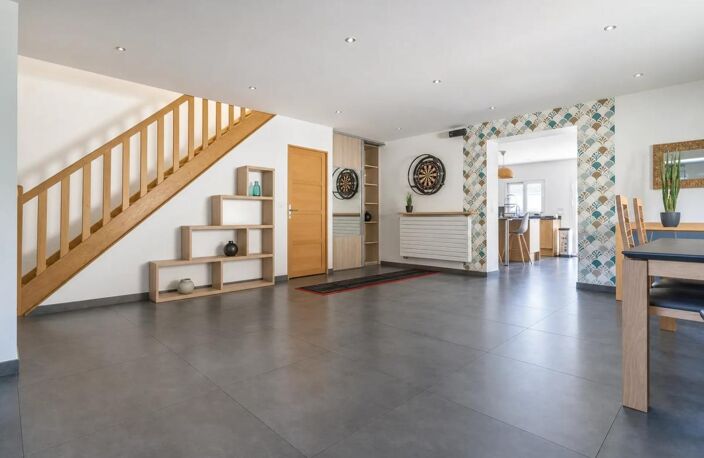 Maison familiale 7 pièces de 250 m² au Mesnil-Saint-Denis avec studio indépendant — photo 5