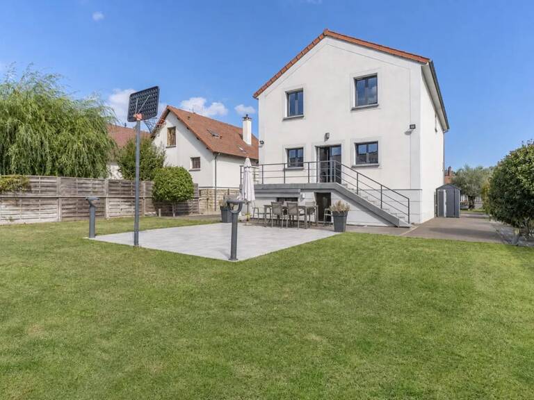 Maison familiale 7 pièces de 250 m² au Mesnil-Saint-Denis avec studio indépendant — photo 1