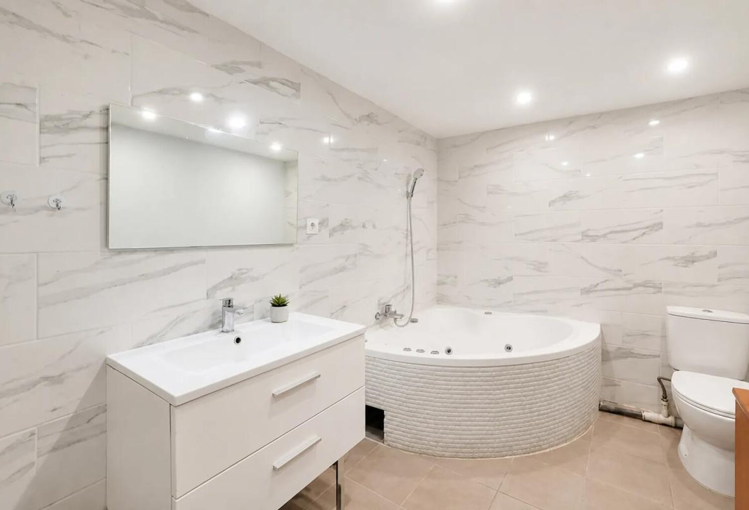 Maison de 6 pièces de 160 m² située à Alès — photo 1