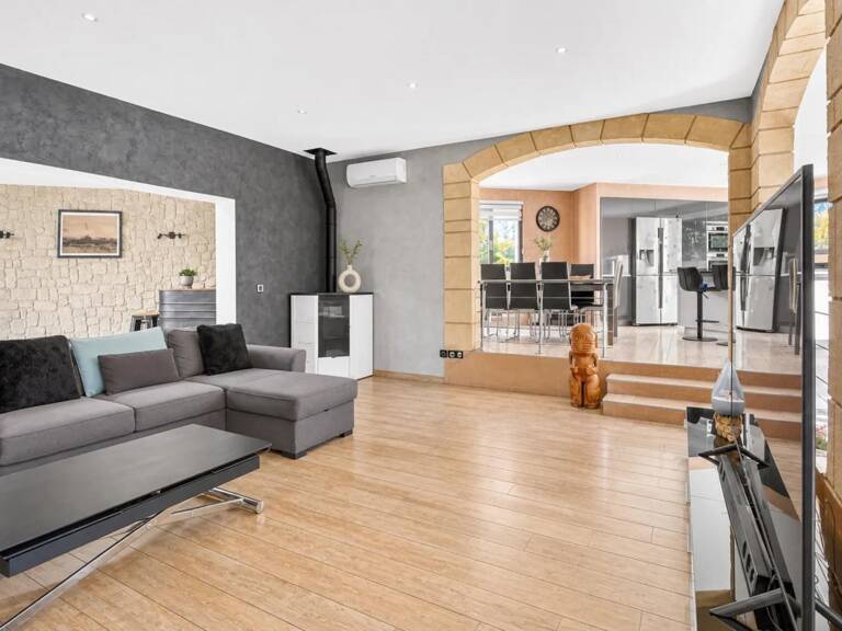 Maison de 7 pièces de 186 m² avec piscine à Saint-Victoret — photo 1
