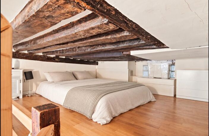Appartement avec mezzanine au cœur de Paris — photo 4