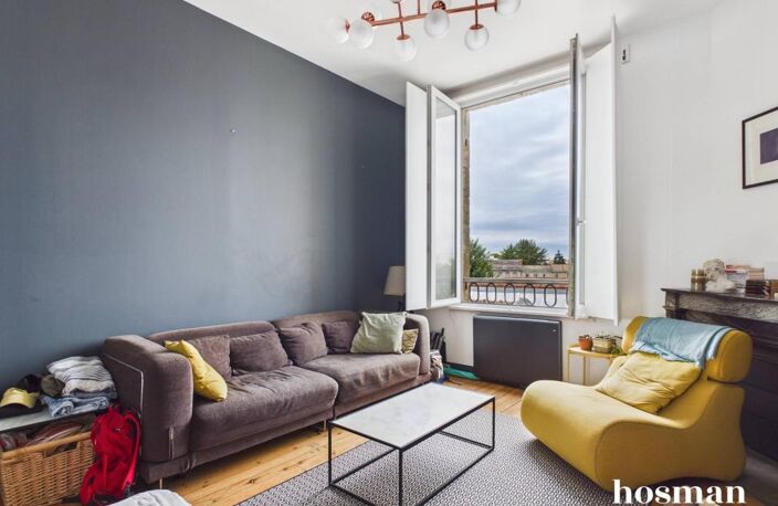 Appartement T2 baigné de lumière, cave - Rue Croix-de-Seguey - Bordeaux — photo 4