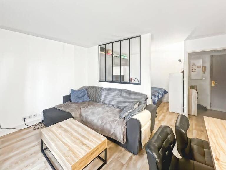 Studio sans travaux proche gare et commerces avec box et balcon — photo 1