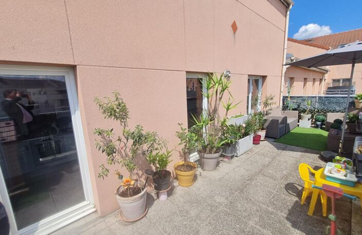 Appartement F3 2 chambres en duplex avec terrasse — photo 4