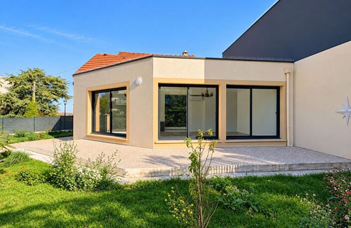 MANTES-LA-VILLE - MAISON RÉNOVÉE - 110 M² - 4 CHAMBRES - DPE A - TERRAIN DE 586 M² — photo 2