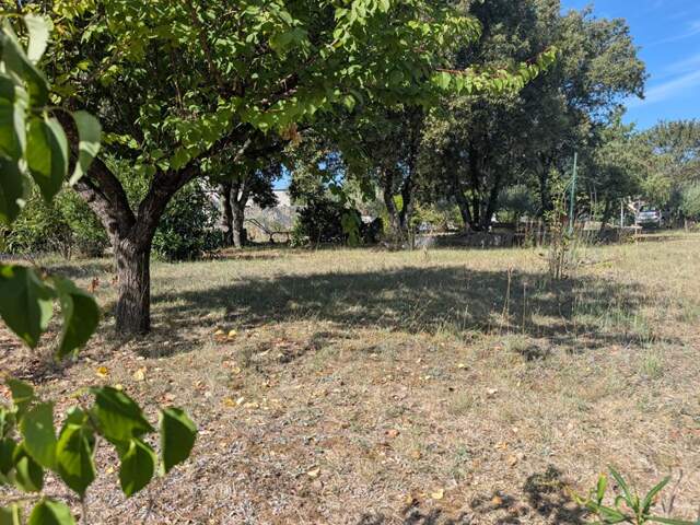 Terrain Sardan 681 m2 — photo du bien