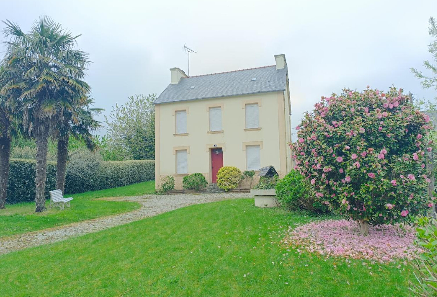 29970 Trégourez maison de bourg charmante avec 3  chambres , pas de vis à vis, joli jardin — photo 1