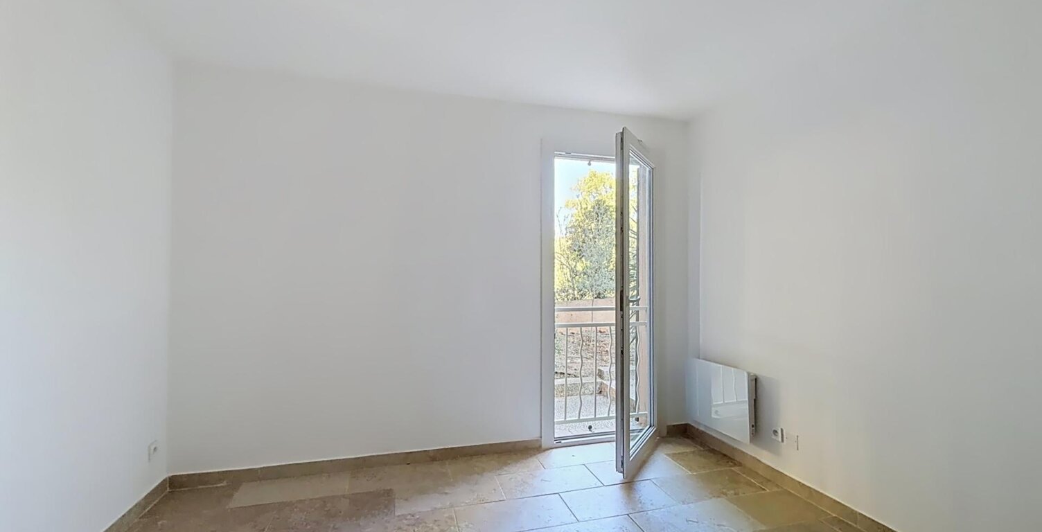 BANDOL  Studio rénové de plus de 17 m² avec parking et grande cave — photo 1