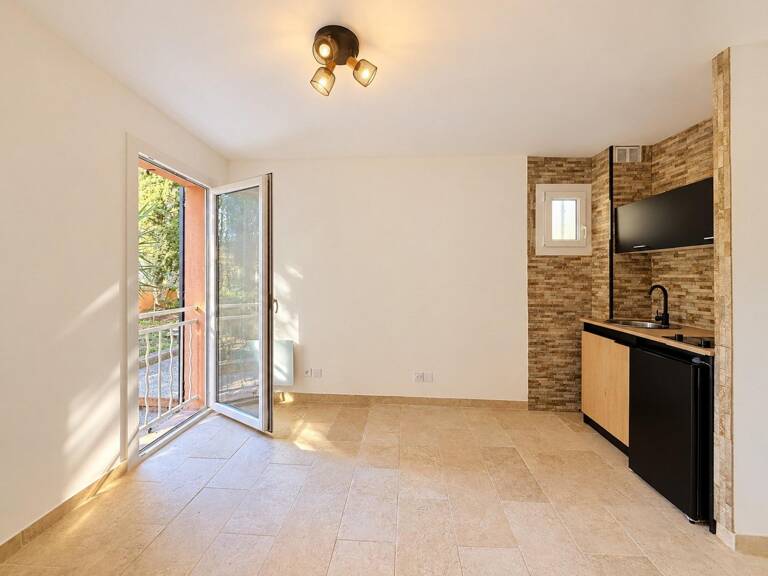 BANDOL  Studio rénové de plus de 17 m² avec parking et grande cave — photo 1