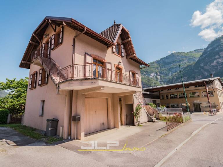Maison composée de 2 appartements — photo 1
