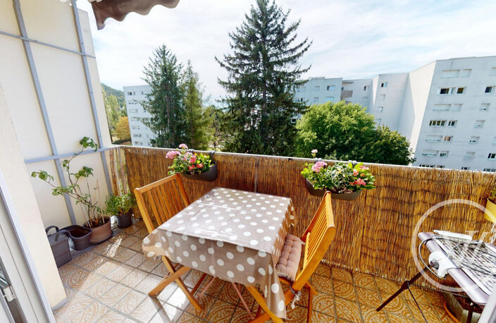 T4 avec balcon et place de stationnement — photo 2