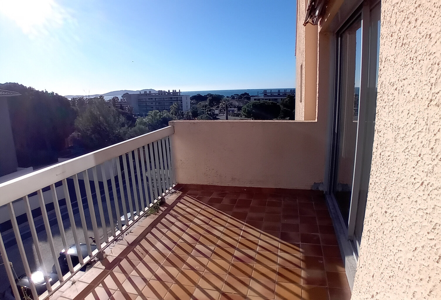 Carqueiranne Appartement 1P avec stationnement privé — photo 1