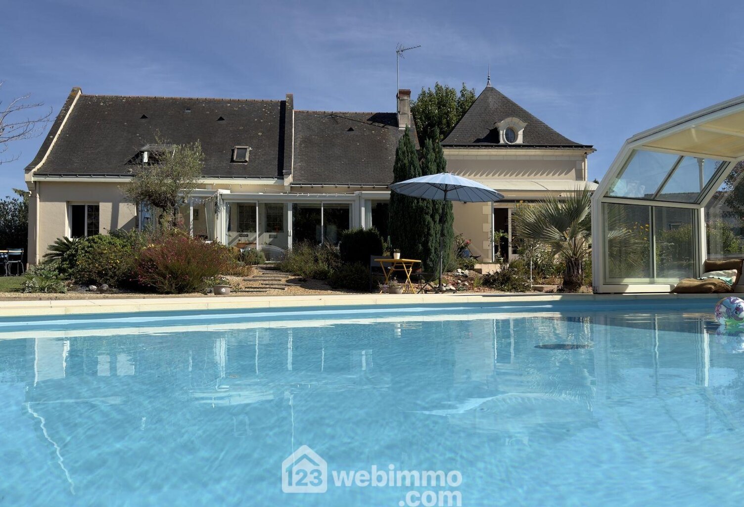 Maison - 250m² - Mazé-Milon — photo 1
