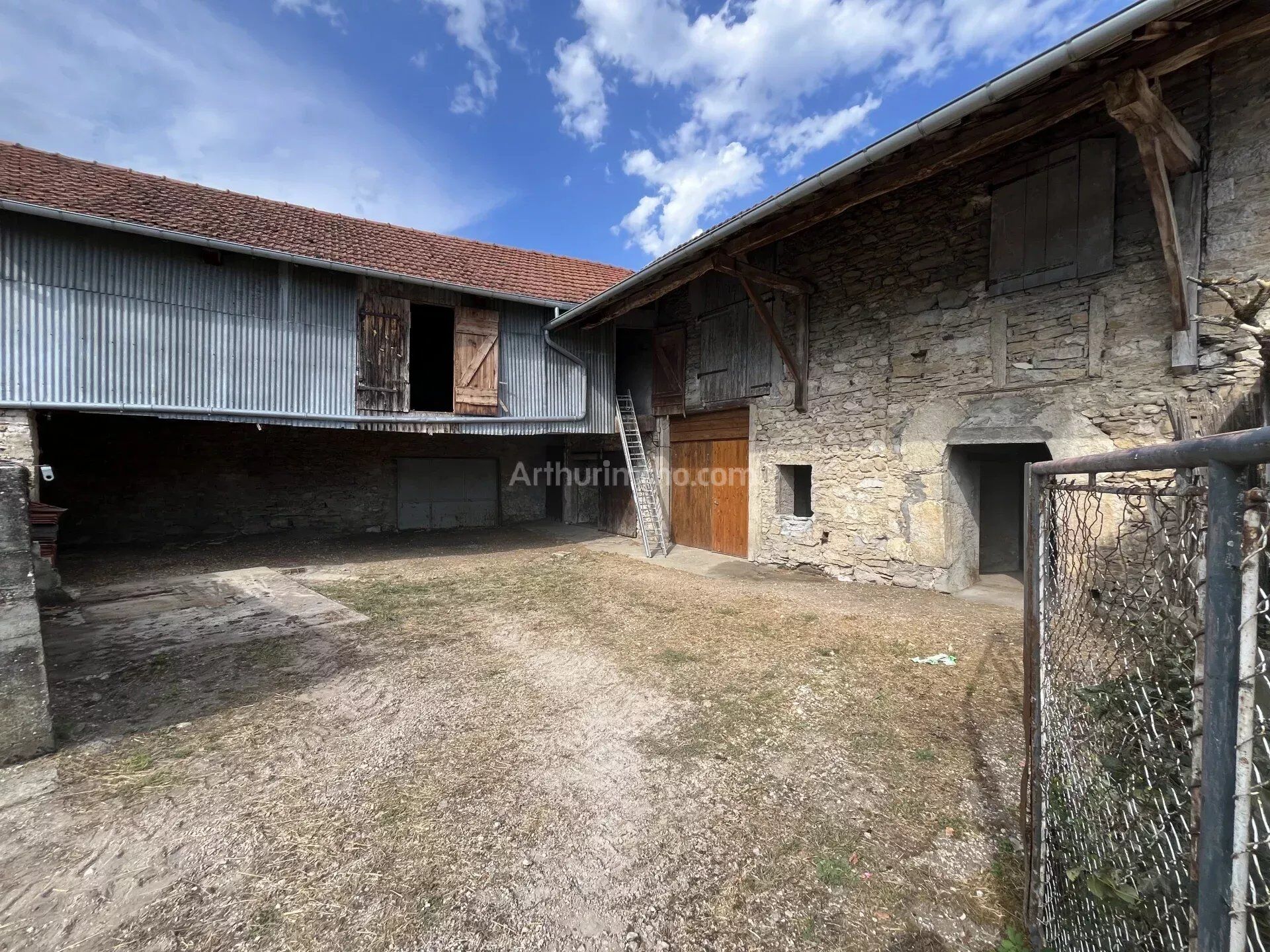 Acheter maison de 5 pièces 90 m² 71 000 € à Seillonnaz (01470) : une annonce Arthurimmo.com — 5