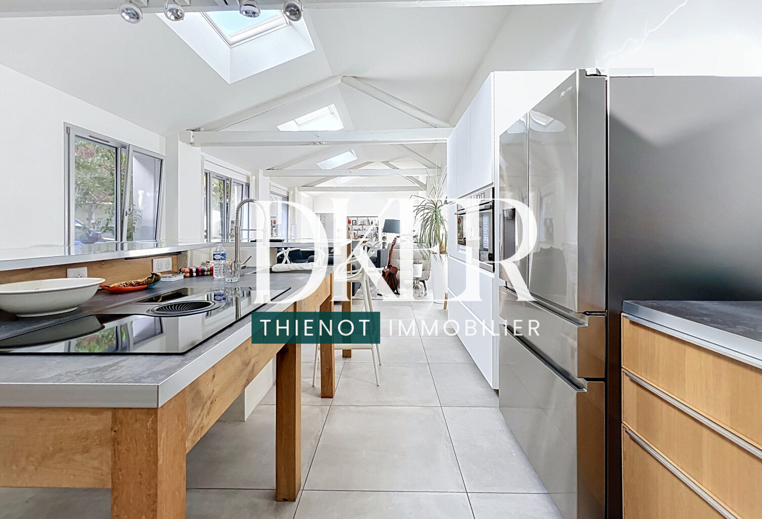 Maison de plain pied  320 M2 + Type 2 — photo 1