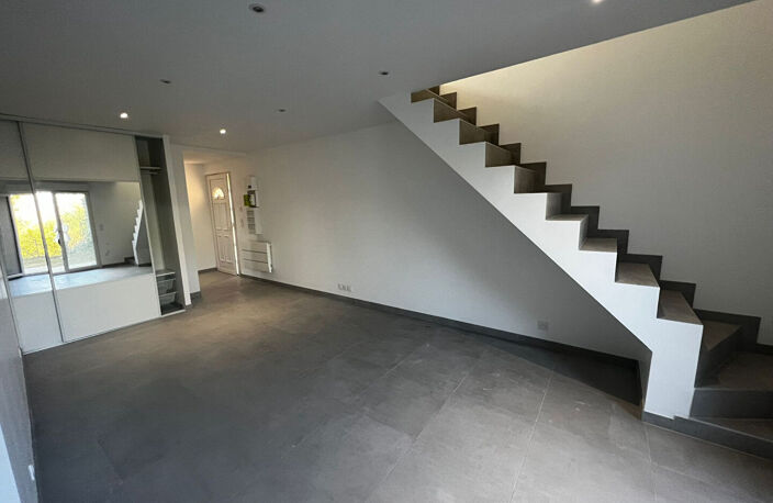 --NOUVEAUTÉ-- MAISON DE VILLE T4  - ST GENIS LAVAL — photo 4