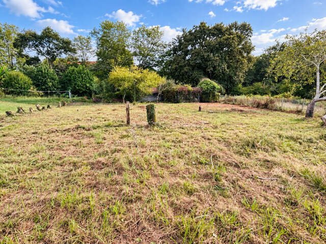 Terrain à bâtir de 898 m² sur Biaudos à viabiliser — photo du bien