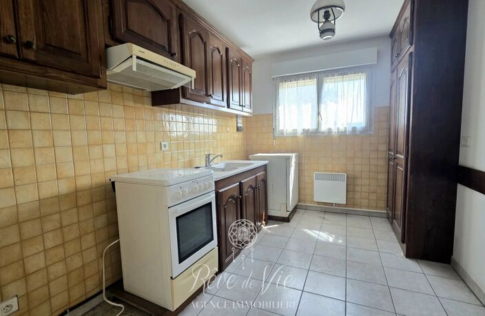 APPARTEMENT 5 PIÈCES LE LAVANDOU CENTRE — photo 4