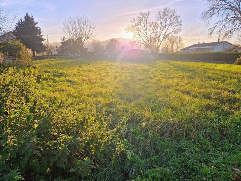 Terrain constructible de 2 600 m²  potentiel rare — photo 1
