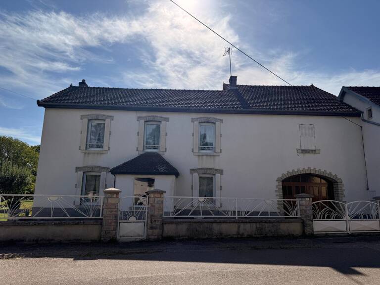Maison ancienne de 1809 de 127 m2, dépendance, garage et terrain. — photo 1
