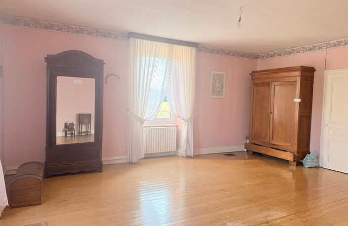 Maison ancienne de 1809 de 127 m2, dépendance, garage et terrain. — photo 5