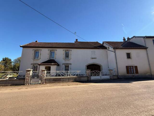 Maison ancienne de 1809 de 127 m2, dépendance, garage et terrain. — photo du bien