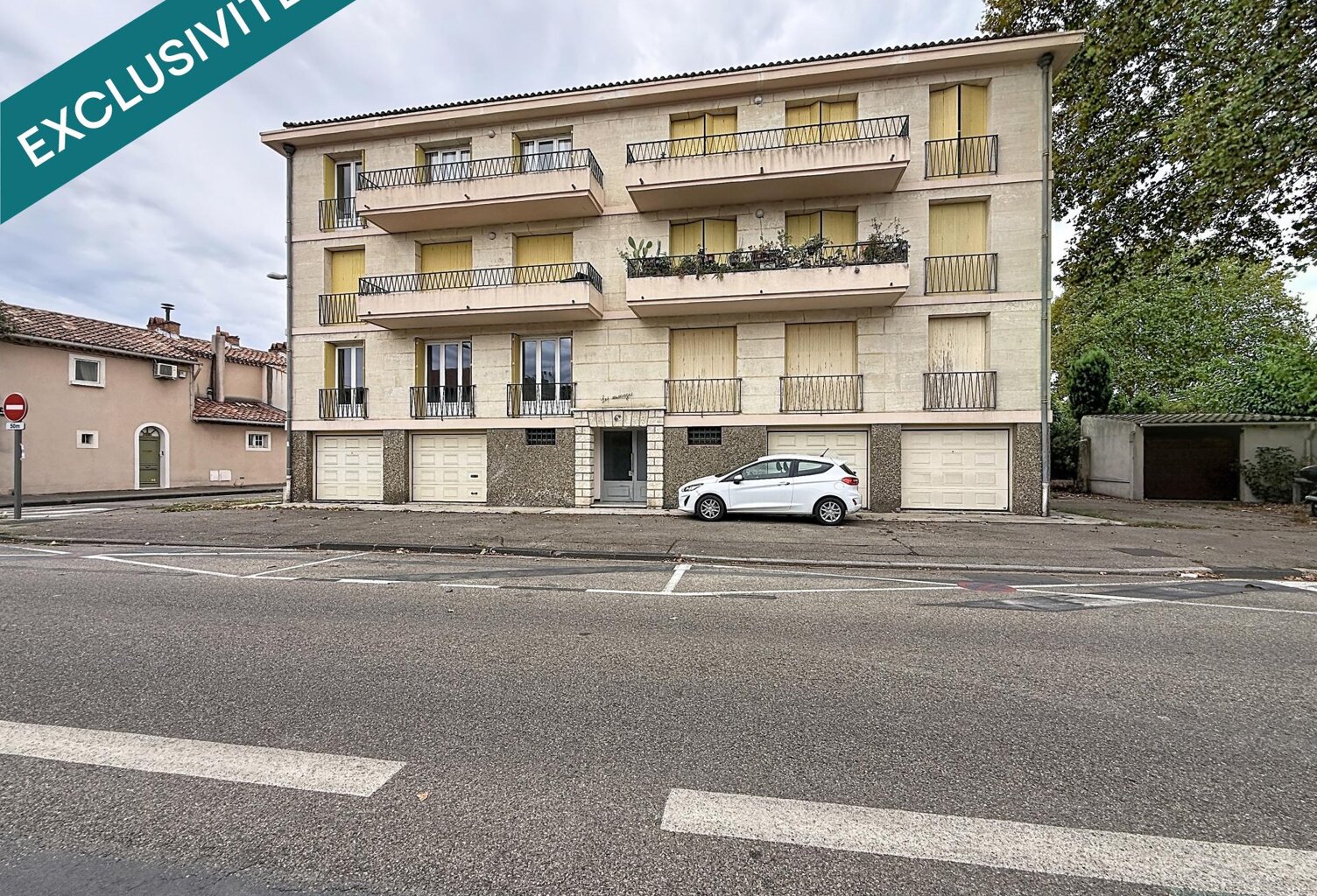 Appartement avec garage et cave secteur recherché à rénover. — photo 1