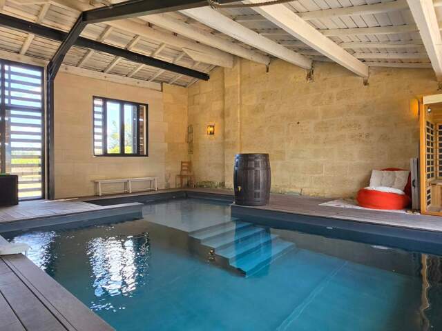 Ecrin de 11 000 m², chevaux et piscine intérieure — photo du bien