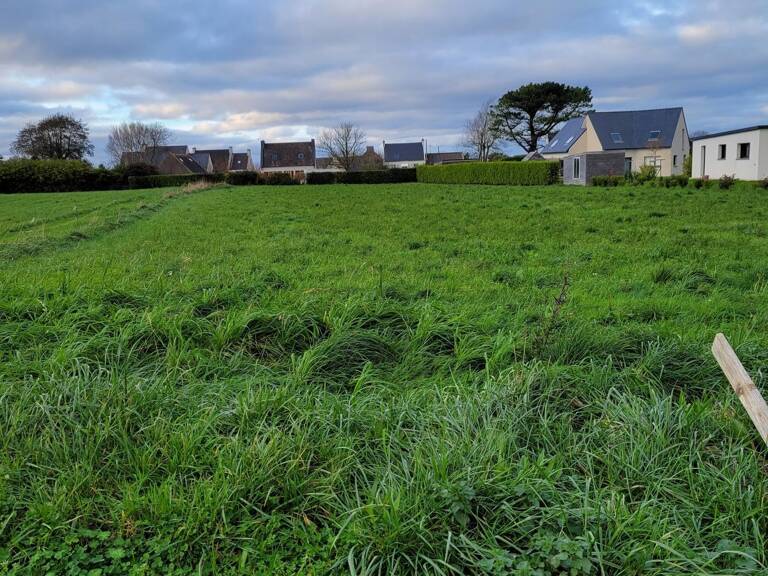 SAINT PABU : terrain 610 m² libre de constructeur — photo 1