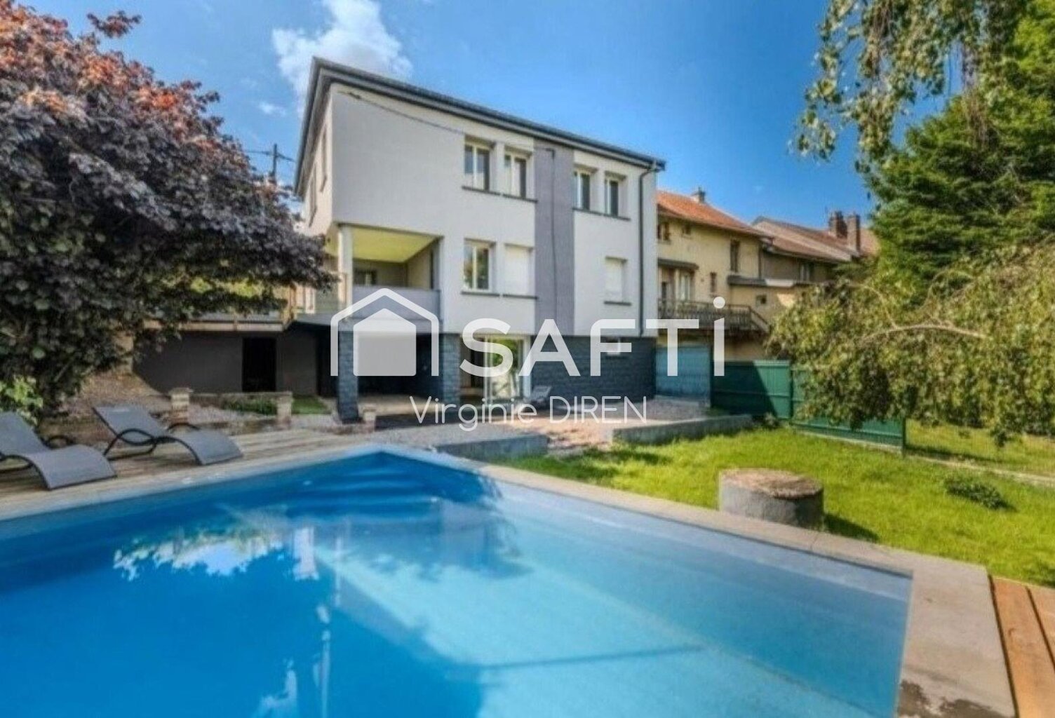 maison familiale , comprenant 7 pièces ave cuisine un salon séjour climatisé ,5 chambres dont une suite parentale avec 1 salle d'eau et une salle de bain ,un jardin avec une terrasse et une piscine — photo 1