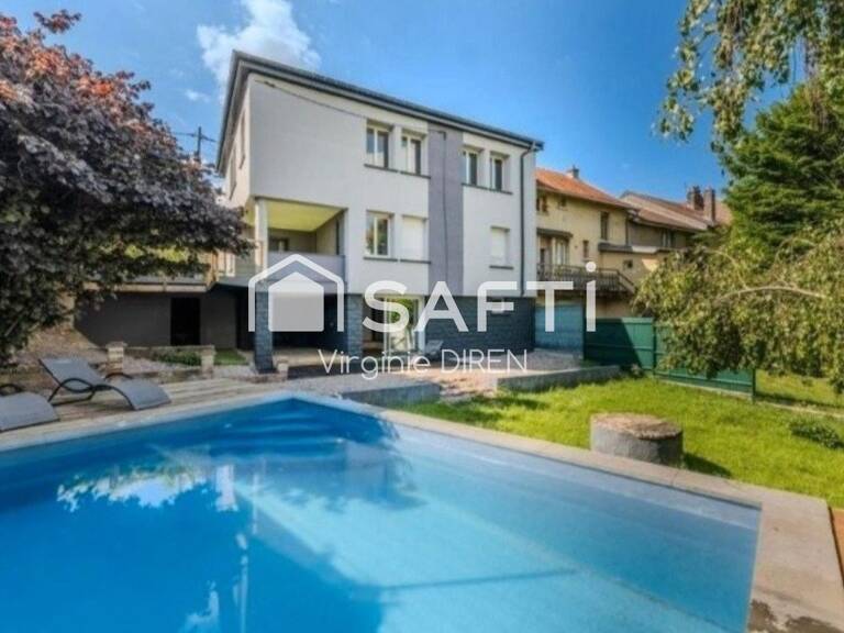 maison familiale , comprenant 7 pièces ave cuisine un salon séjour climatisé ,5 chambres dont une suite parentale avec 1 salle d'eau et une salle de bain ,un jardin avec une terrasse et une piscine — photo 1