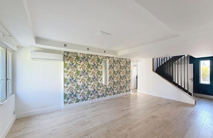 maison familiale , comprenant 7 pièces ave cuisine un salon séjour climatisé ,5 chambres dont une suite parentale avec 1 salle d'eau et une salle de bain ,un jardin avec une terrasse et une piscine — photo 4
