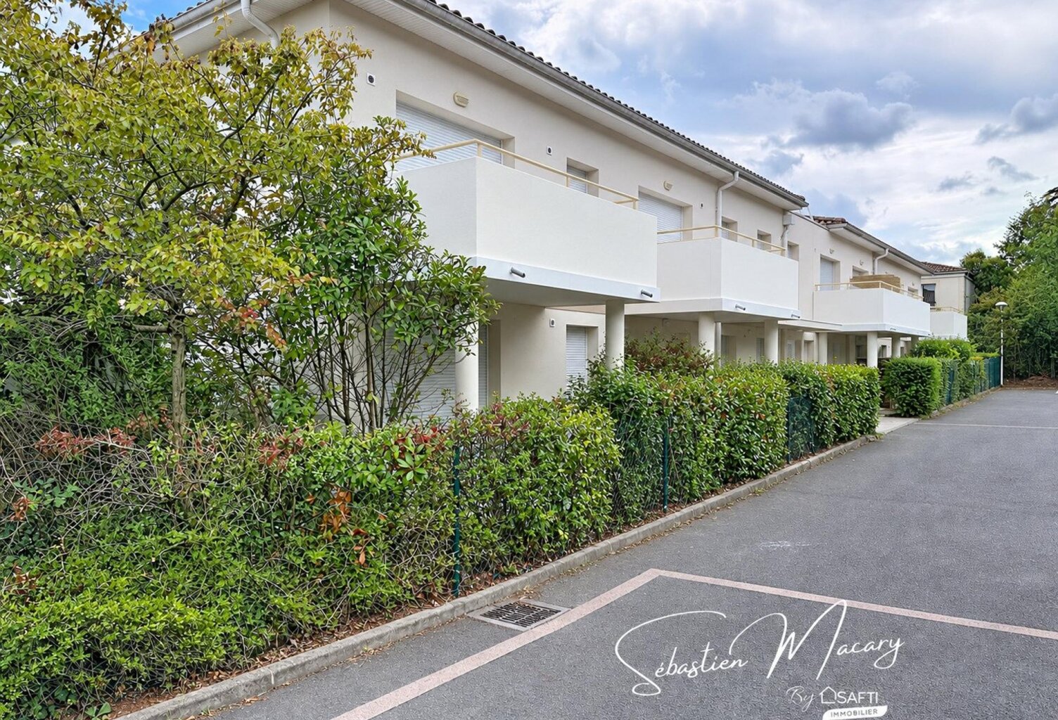 Fargues St Hilaire - T2 avec balcon et parking — photo 1