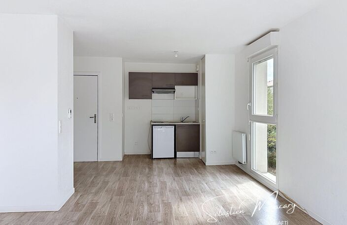 Fargues St Hilaire - T2 avec balcon et parking — photo 2
