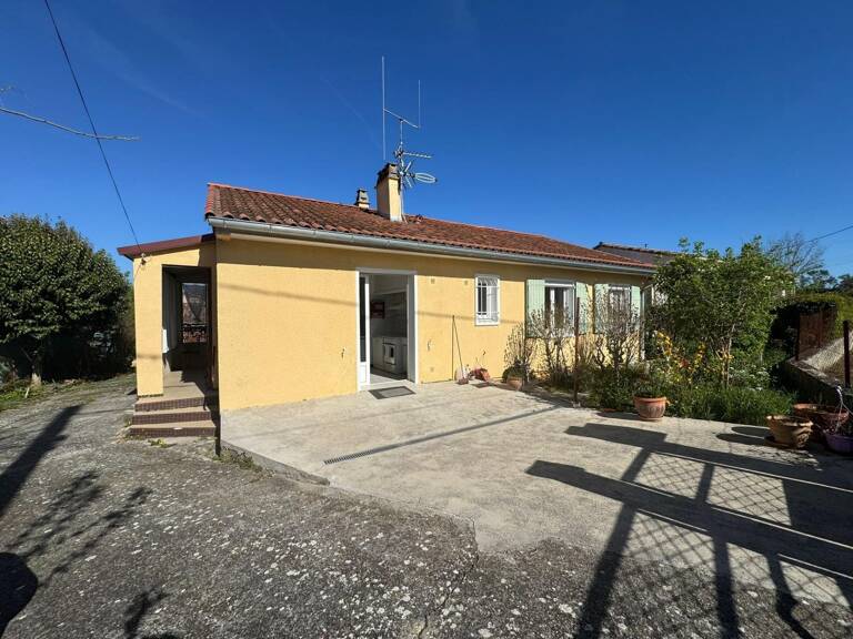 Maison avec jardin , garage et un atelier, des commodités juste à pied ! — photo 1