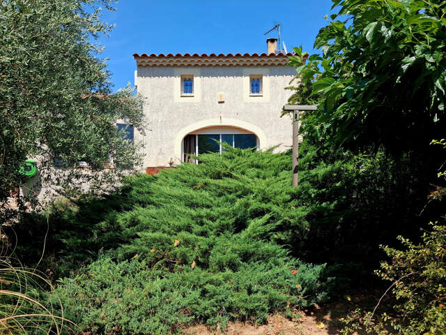Dept 84 - MAUBEC - Maison de 122 m2 avec piscine et 2 garage — photo du bien
