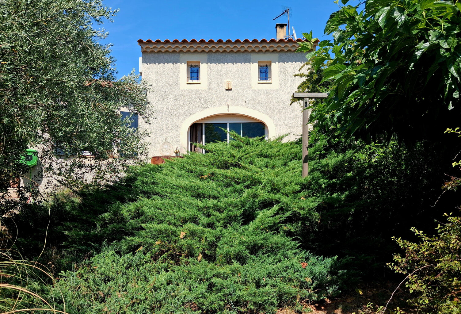 Dept 84 - MAUBEC - Maison de 122 m2 avec piscine et 2 garage — photo 1