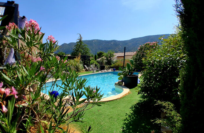 Dept 84 - MAUBEC - Maison de 122 m2 avec piscine et 2 garage — photo 2