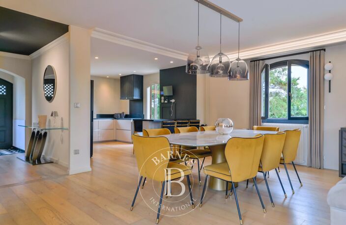 Saint-Symphorien-D'Ozon - Maison meublée et climatisées de 221,53 m²  - 4 Chambres - Piscines - Jardin Avec Étang — photo 4