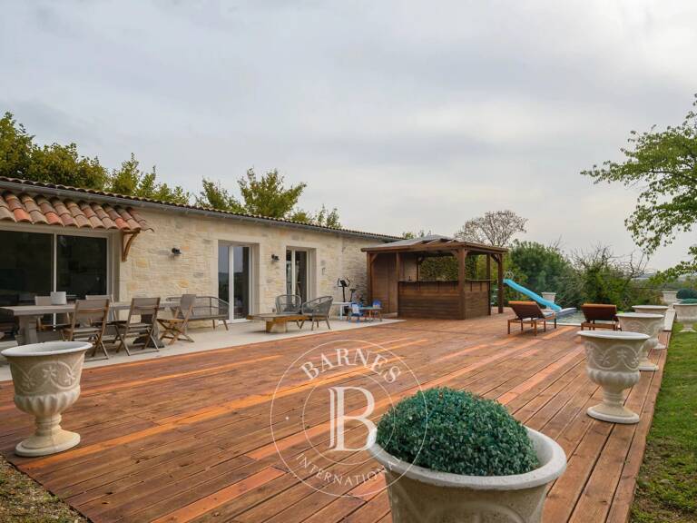 Saint-Symphorien-D'Ozon - Maison meublée et climatisées de 67,46 m²  - 2 Chambres - Piscines - Jardin — photo 1