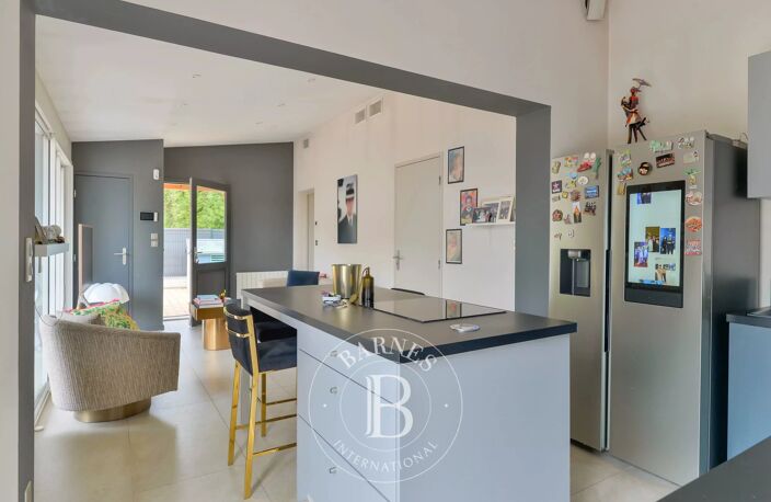 Saint-Symphorien-D'Ozon - Maison meublée et climatisées de 67,46 m²  - 2 Chambres - Piscines - Jardin — photo 2