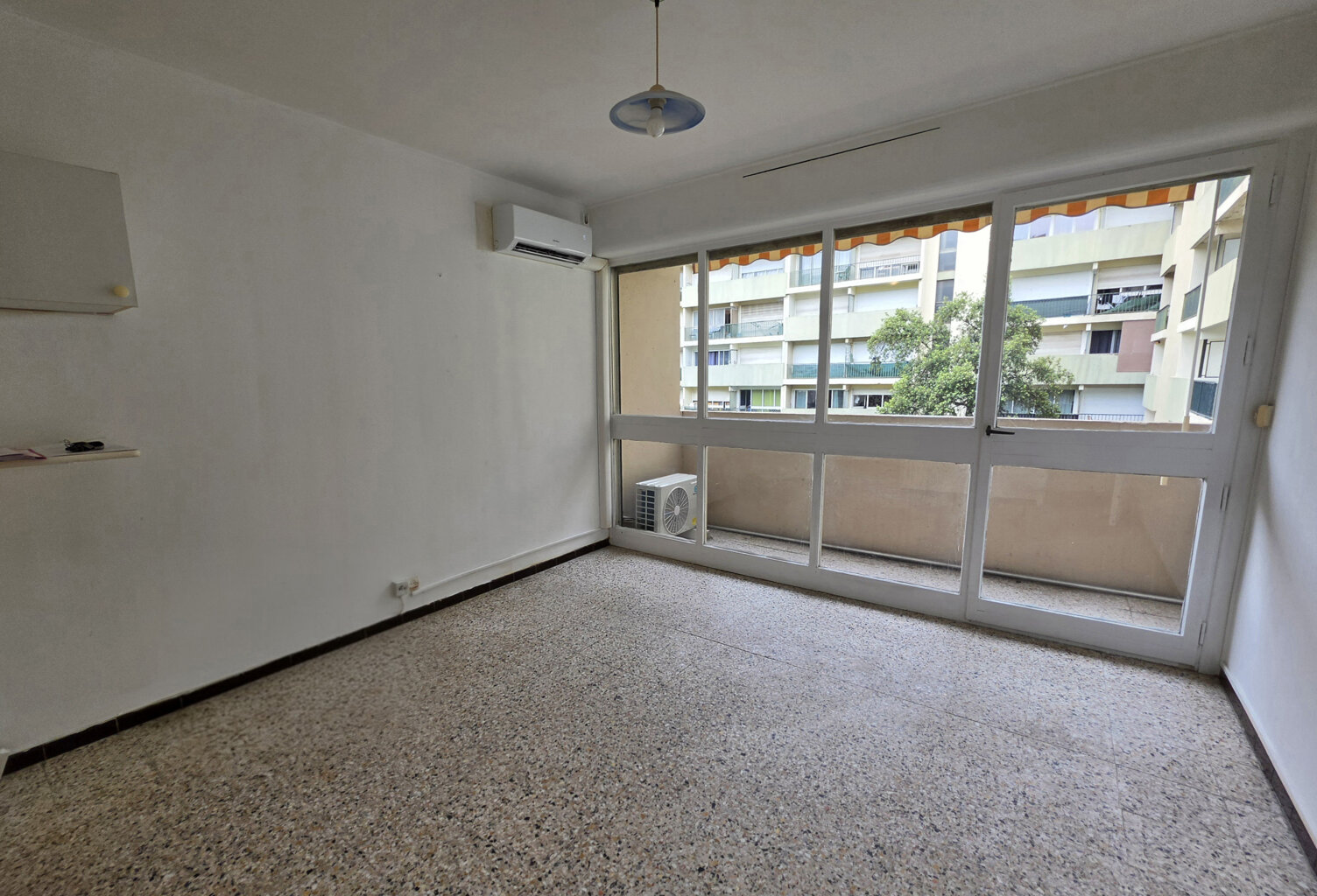 Studio avec balcon dans Résidence fermée — photo 1